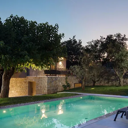 Villa Melon With Private Pool And Bbq Near Porec Kirmenjak