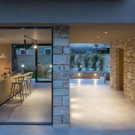 Melon With Private Pool And Bbq Near Porec Kirmenjak
