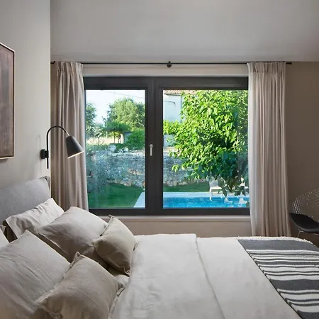 Villa Melon With Private Pool And Bbq Near Porec Kirmenjak