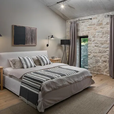 Melon With Private Pool And Bbq Near Porec *