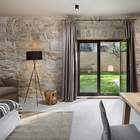 Villa Melon With Private Pool And Bbq Near Porec Kirmenjak