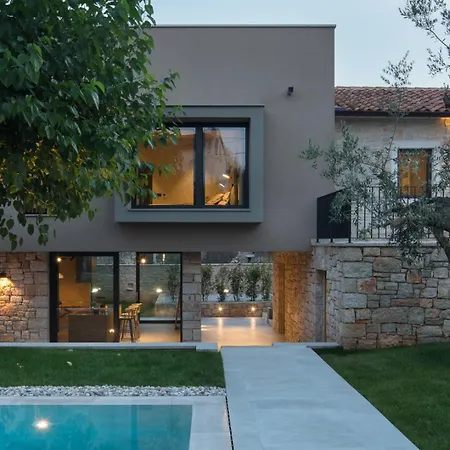 Melon With Private Pool And Bbq Near Porec Kirmenjak