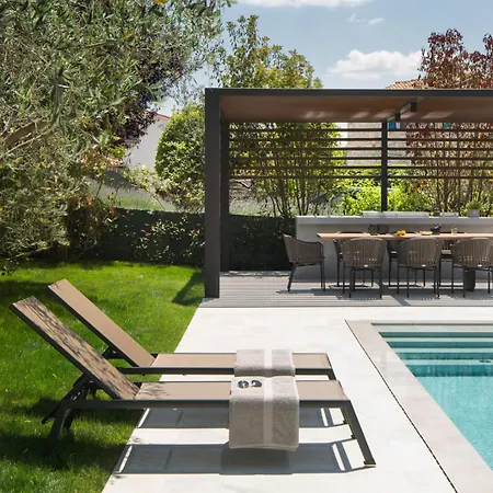 Villa Melon With Private Pool And Bbq Near Porec