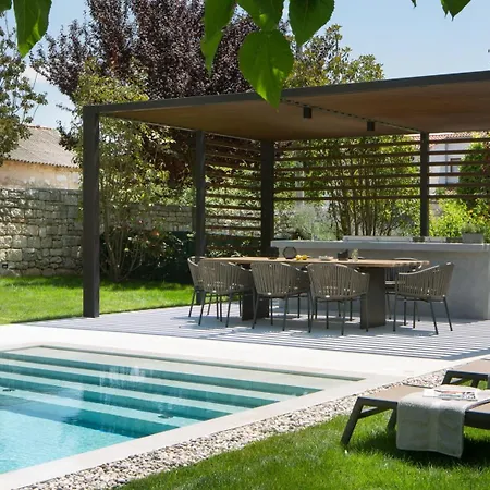 Melon With Private Pool And Bbq Near Porec *