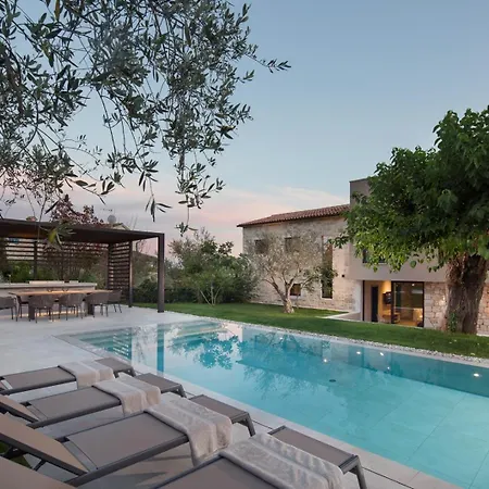 Melon With Private Pool And Bbq Near Porec Villa