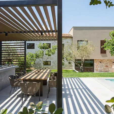 Melon With Private Pool And Bbq Near Porec *